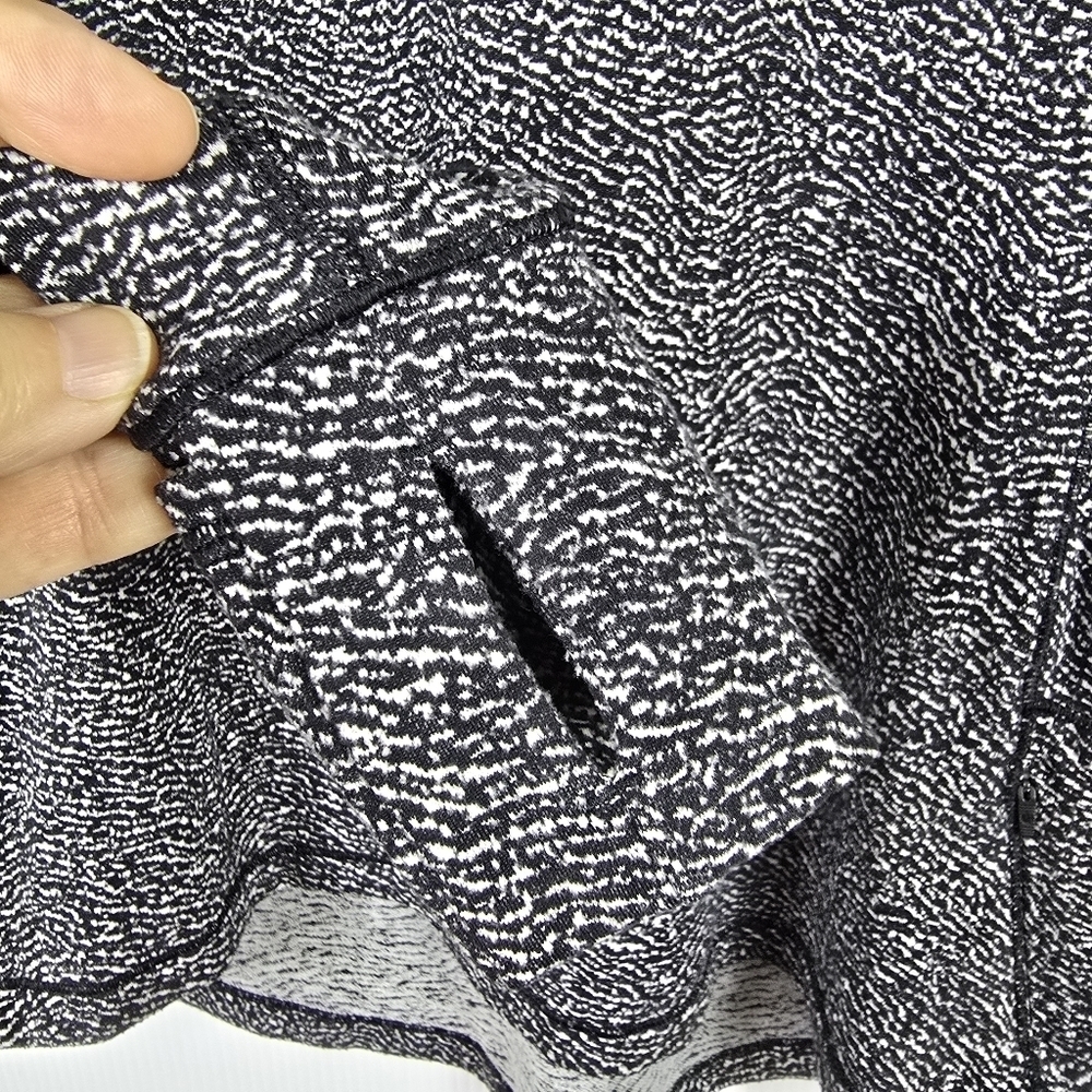 Lululemon Women's Outrun 1/2 Zip Running Luon Ripple Jacquard Black White Size ? - Picture 7 of 16